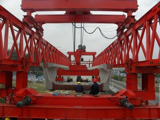 120 टन ब्रिज इरेक्टिंग मशीनरी स्टेबल ऑपरेशन सेफ ब्रिज बिल्डिंग मशीन