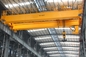 उच्च दक्षता टिकाऊ डबल बीयर ब्रिज हैंगिंग क्रेन 5-100 टन क्षमता वाले लिफ्ट के साथ