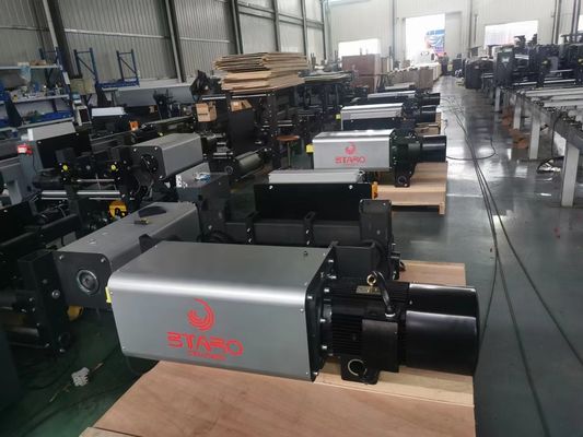 डबल स्पीड फंक्शन यूरोपीय मानक तार रस्सी इलेक्ट्रिक लिफ्ट 220v-690V 50/60hz निर्माण स्थलों के लिए